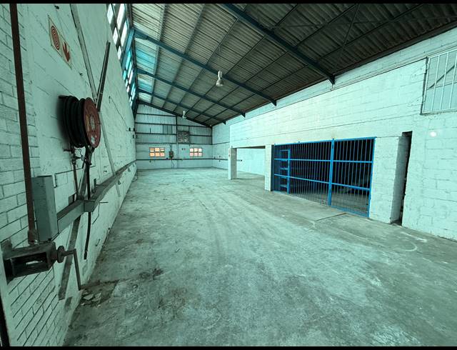 1,300M² WAREHOUSE FOR SALE IN BLACKHEATH INDUSTRIAL